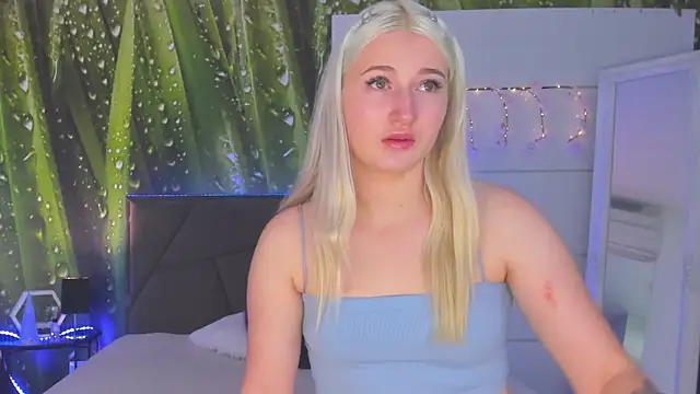 HollyTailors online show from 11-18-25, 06:29