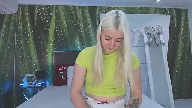 HollyTailors online show from 12-14-25, 06:30