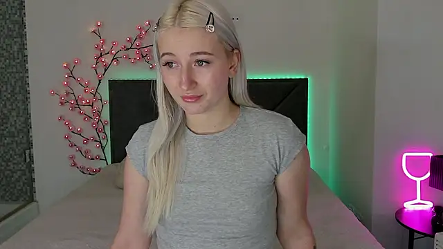 HollyTailors online show from 01-14-26, 01:39