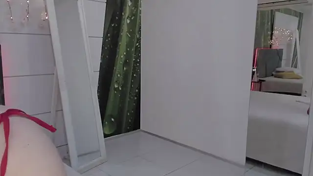 HollyTailors online show from 04-02-26, 05:38