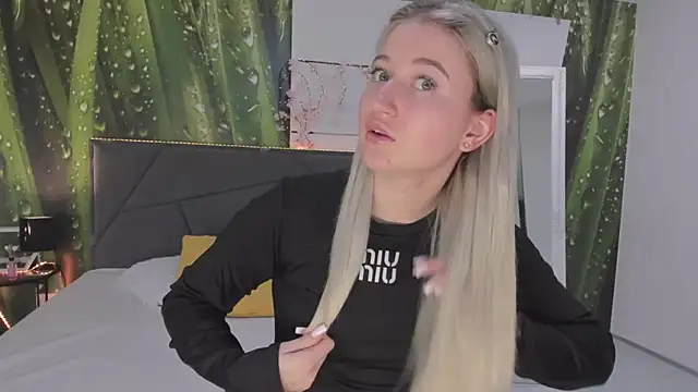 HollyTailors online show from 04-29-26, 05:44