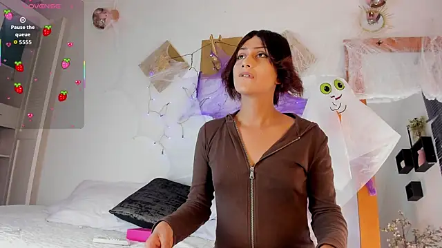 Aleexiiaa online show from 10-29-25, 01:02