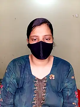 Snapshot of Rose-luckey chatting on 10-21-25, 05:13 Rose-luckey online show from 10-21-25, 05:13