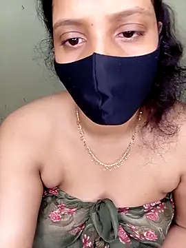 Snapshot of Rose-luckey chatting on 11-13-25, 07:46 Rose-luckey online show from 11-13-25, 07:46