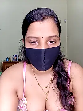 Snapshot of Rose-luckey chatting on 11-18-25, 12:53 Rose-luckey online show from 11-18-25, 12:53