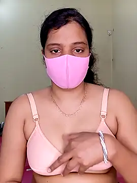 Snapshot of Rose-luckey chatting on 12-18-25, 12:33 Rose-luckey online show from 12-18-25, 12:33