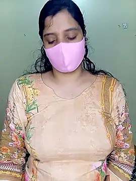 Snapshot of Rose-luckey chatting on 01-08-26, 10:06 Rose-luckey online show from 01-08-26, 10:06