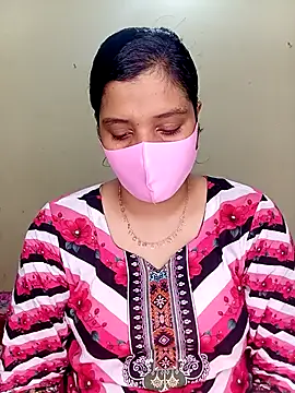 Snapshot of Rose-luckey chatting on 01-11-26, 12:32 Rose-luckey online show from 01-11-26, 12:32