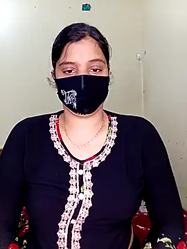 Snapshot of Rose-luckey chatting on 01-13-26, 01:27 Rose-luckey online show from 01-13-26, 01:27