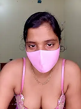 Snapshot of Rose-luckey chatting on 01-18-26, 02:37 Rose-luckey online show from 01-18-26, 02:37