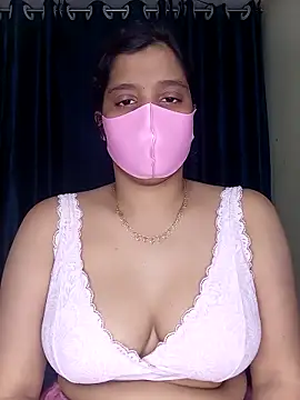 Snapshot of Rose-luckey chatting on 02-14-26, 02:03 Rose-luckey online show from 02-14-26, 02:03