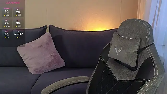 Snapshot of CarolineGuthrie chatting on 09-12-25, 01:00 CarolineGuthrie online show from 09-12-25, 01:00