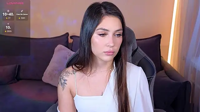 Snapshot of CarolineGuthrie chatting on 10-02-25, 01:07 CarolineGuthrie online show from 10-02-25, 01:07