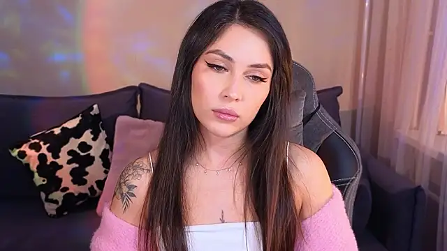 Snapshot of CarolineGuthrie chatting on 03-06-26, 02:13 CarolineGuthrie online show from 03-06-26, 02:13