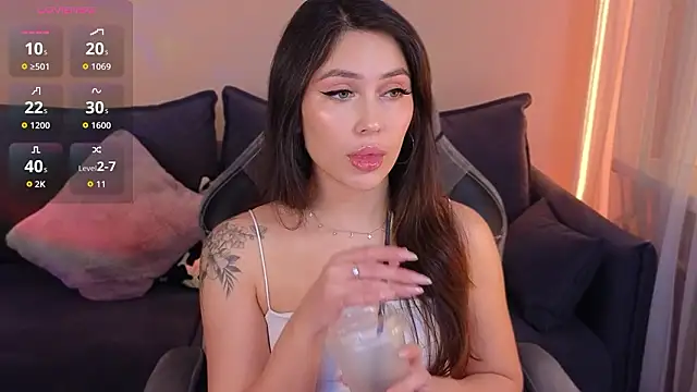 Snapshot of CarolineGuthrie chatting on 03-23-26, 03:16 CarolineGuthrie online show from 03-23-26, 03:16