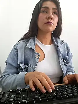 Snapshot of CAROLINE__07 chatting on 11-20-25, 12:38 CAROLINE 07 online show from 11-20-25, 12:38