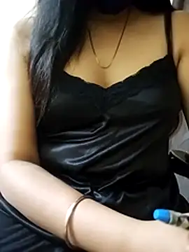 Snapshot of Quinn_Bebo chatting on 10-28-25, 01:03 Quinn Bebo online show from 10-28-25, 01:03