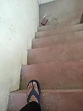 Snapshot of monty935 chatting on 12-21-25, 11:06 monty935 online show from 12-21-25, 11:06