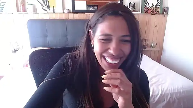 IVONNE COLLINS33 online show from 09-10-25, 04:40