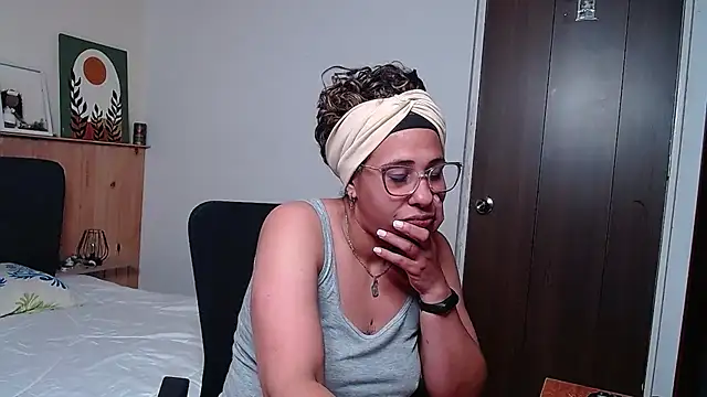 IVONNE COLLINS33 online show from 09-23-25, 02:58