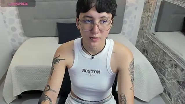 emahills  axelrose online show from 09-13-25, 08:19