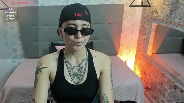 emahills  axelrose online show from 10-12-25, 05:06