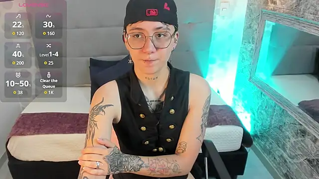 emahills  axelrose online show from 10-20-25, 02:28