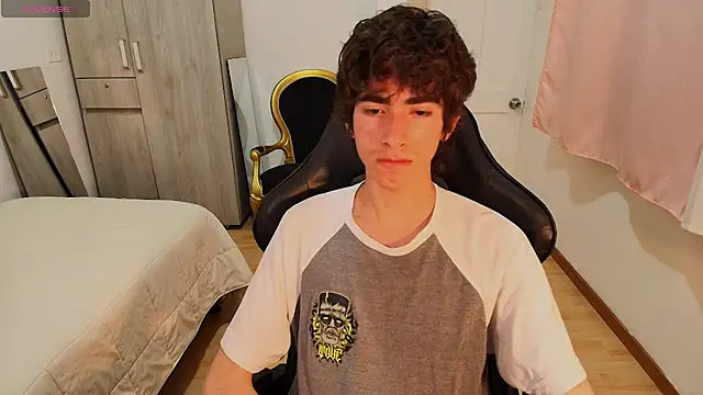 Nude Boy18 online show from 09-15-25, 02:55