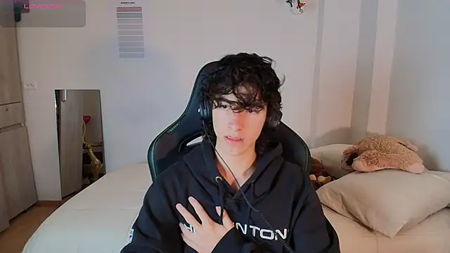 Nude Boy18 online show from 02-26-26, 10:09