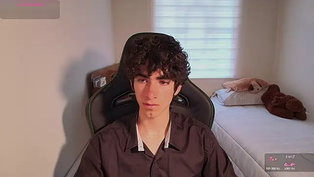 Nude Boy18 online show from 06-10-26, 10:08
