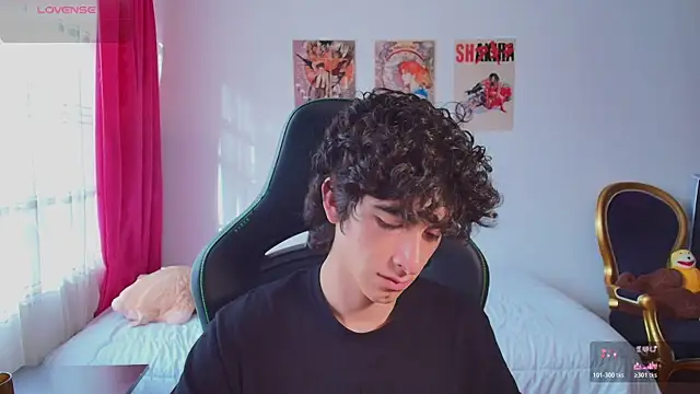 Nude Boy18 online show from 07-06-26, 10:01