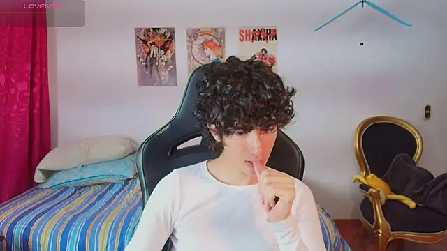 Nude Boy18 online show from 07-31-26, 12:43