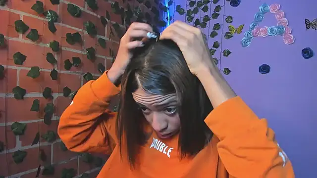 Snapshot of yumi_hanna chatting on 10-31-25, 01:28 yumi hanna online show from 10-31-25, 01:28