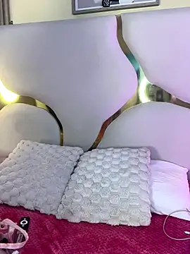 Snapshot of SofiJones_ chatting on 11-12-25, 08:30 SofiJones online show from 11-12-25, 08:30