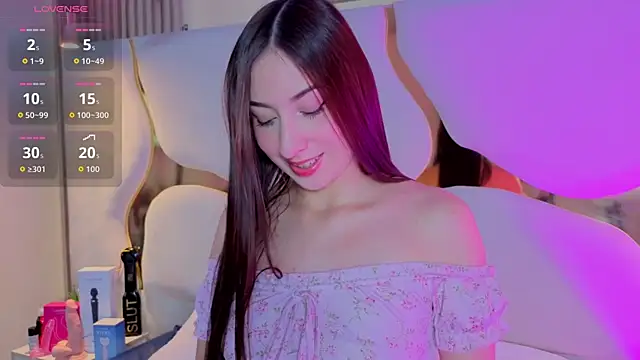 Snapshot of SofiJones_ chatting on 12-04-25, 09:12 SofiJones online show from 12-04-25, 09:12