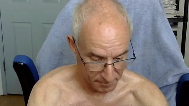 Snapshot of funone1999 chatting on 09-10-25, 09:15 funone1999 online show from 09-10-25, 09:15