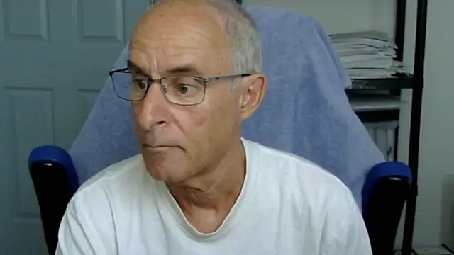 Snapshot of funone1999 chatting on 09-13-25, 03:45 funone1999 online show from 09-13-25, 03:45