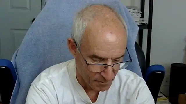 Snapshot of funone1999 chatting on 09-24-25, 06:44 funone1999 online show from 09-24-25, 06:44