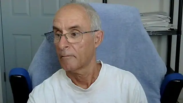 Snapshot of funone1999 chatting on 10-02-25, 08:38 funone1999 online show from 10-02-25, 08:38