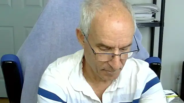 Snapshot of funone1999 chatting on 10-12-25, 04:17 funone1999 online show from 10-12-25, 04:17