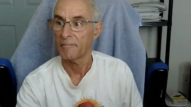 Snapshot of funone1999 chatting on 10-14-25, 08:31 funone1999 online show from 10-14-25, 08:31