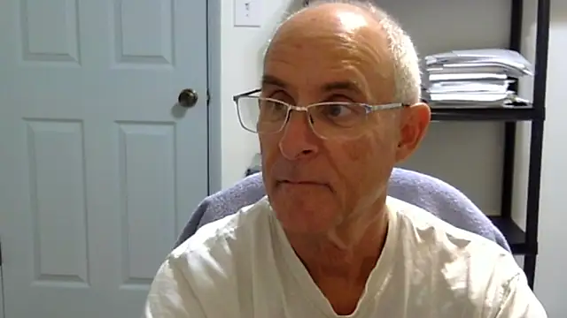 Snapshot of funone1999 chatting on 10-19-25, 04:46 funone1999 online show from 10-19-25, 04:46