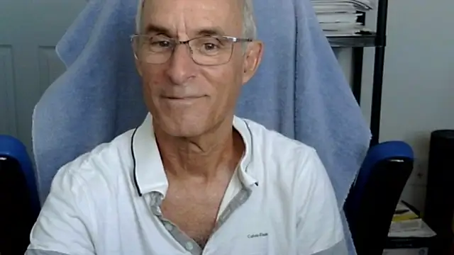 Snapshot of funone1999 chatting on 11-10-25, 09:14 funone1999 online show from 11-10-25, 09:14