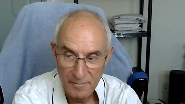 Snapshot of funone1999 chatting on 11-11-25, 08:42 funone1999 online show from 11-11-25, 08:42