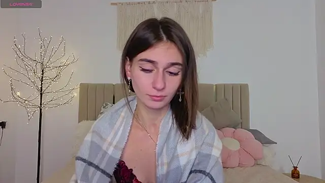 Snapshot of Little_mia__ chatting on 11-19-25, 10:54 Little mia online show from 11-19-25, 10:54