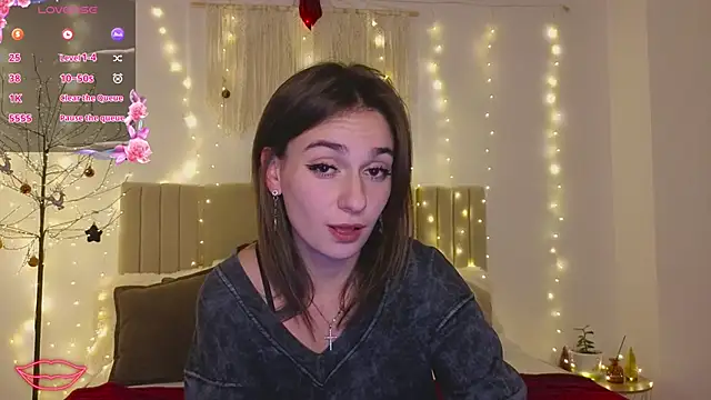 Snapshot of Little_mia__ chatting on 12-22-25, 10:29 Little mia online show from 12-22-25, 10:29