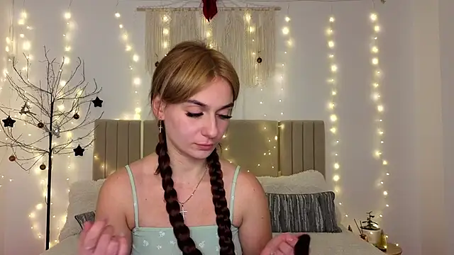 Snapshot of Little_mia__ chatting on 01-06-26, 11:07 Little mia online show from 01-06-26, 11:07