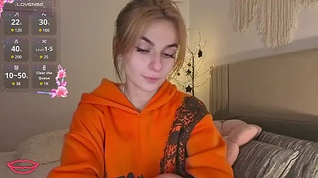 Snapshot of Little_mia__ chatting on 02-12-26, 11:00 Little mia online show from 02-12-26, 11:00