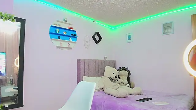 Snapshot of MiSofialeal chatting on 11-24-25, 05:56 MiSofialeal online show from 11-24-25, 05:56