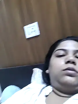 pari hotty online show from 10-14-25, 08:37